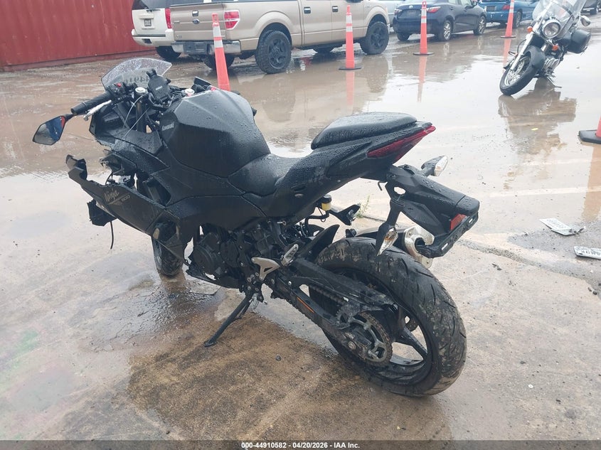 2026 Kawasaki Ninja VIN ML5EXGH1XTDA73443 IAAI salvage auction — LEFT SIDE, Salvage (Texas), sold $1,125 on 2026-07-22 (photo 3)
