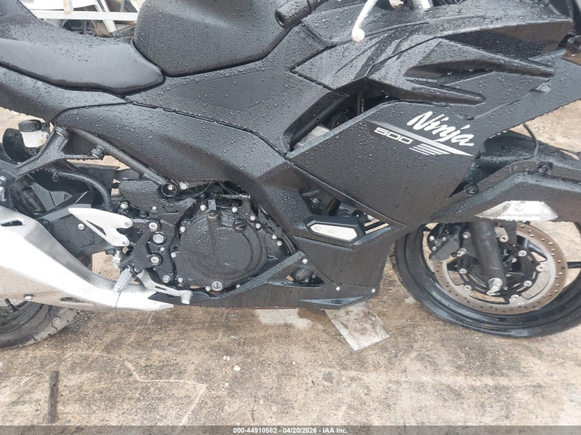 2026 Kawasaki Ninja VIN ML5EXGH1XTDA73443 IAAI salvage auction — LEFT SIDE, Salvage (Texas), sold $1,125 on 2026-07-22 (photo 8)