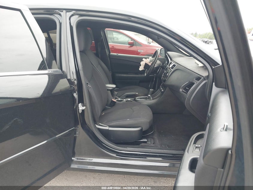 2013 Chrysler 200 VIN 1C3CCBBB5DN736167 IAAI salvage auction — FRONT END, Salvage (Texas), sold $100 on 2026-07-16 (photo 5)
