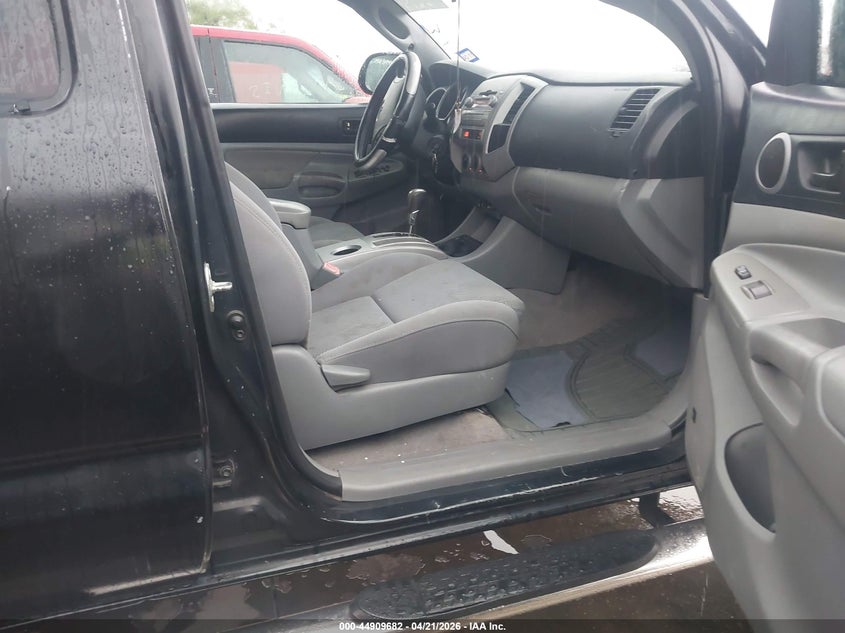 2011 Toyota Tacoma VIN 5TFLU4EN0BX009630 IAAI salvage auction — NORMAL WEAR, Original (Texas), sold $7,175 on 2026-07-20 (photo 5)