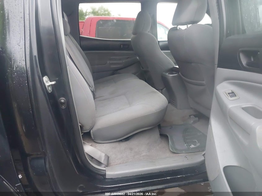 2011 Toyota Tacoma VIN 5TFLU4EN0BX009630 IAAI salvage auction — NORMAL WEAR, Original (Texas), sold $7,175 on 2026-07-20 (photo 8)