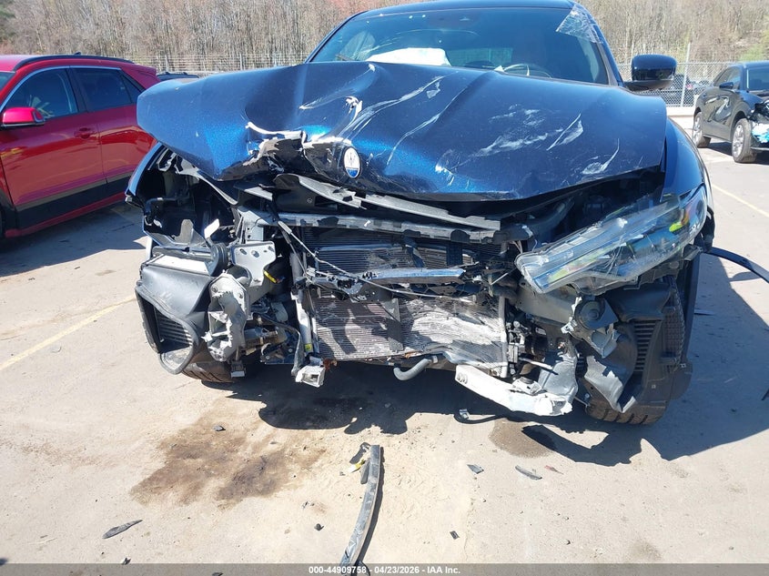2022 Maserati Levante VIN ZN661YUM6NX386472 IAAI salvage auction — FRONT END, Salvage Title, sold $1,550 on 2026-07-30 (photo 6)