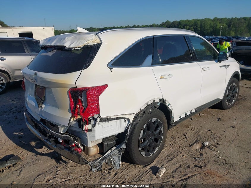 2025 Kia Sorento VIN 5XYRL4JC9SG331249 IAAI salvage auction — EXTERIOR BURN, Salvage Title, sold $11,700 on 2026-07-16 (photo 4)