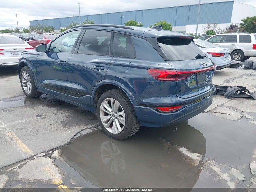 2025 Audi Q6 VIN WA112BGF9SA032652 IAAI salvage auction — RIGHT FRONT, Salvage Title, sold $18,800 on 2026-07-08 (photo 3)