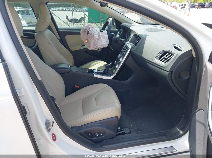 2017 Volvo VIN LYV402HK9HB154952 IAAI salvage auction — FRONT END, Salvage Title, sold $1,775 on 2026-07-20 (photo 5)
