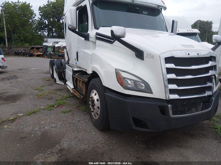 2020 Freightliner New cascadia 126 VIN 1FUJHHDR1LLKU7205 — IAAI salvage auction photo