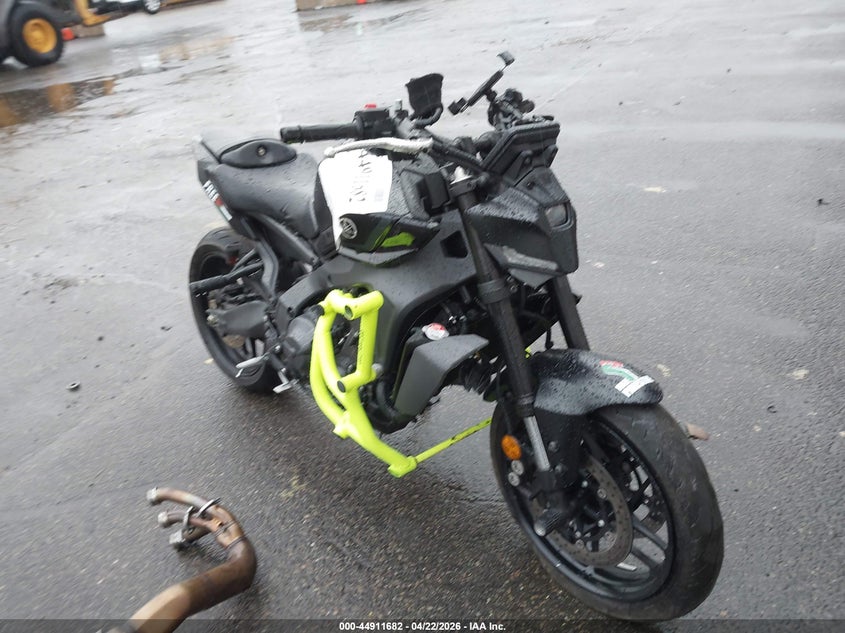 2024 Yamaha Mt VIN JYARN94E9RA002030 IAAI salvage auction — LEFT & RIGHT, Salvage Title, sold $5,800 on 2026-07-07 (photo 1)