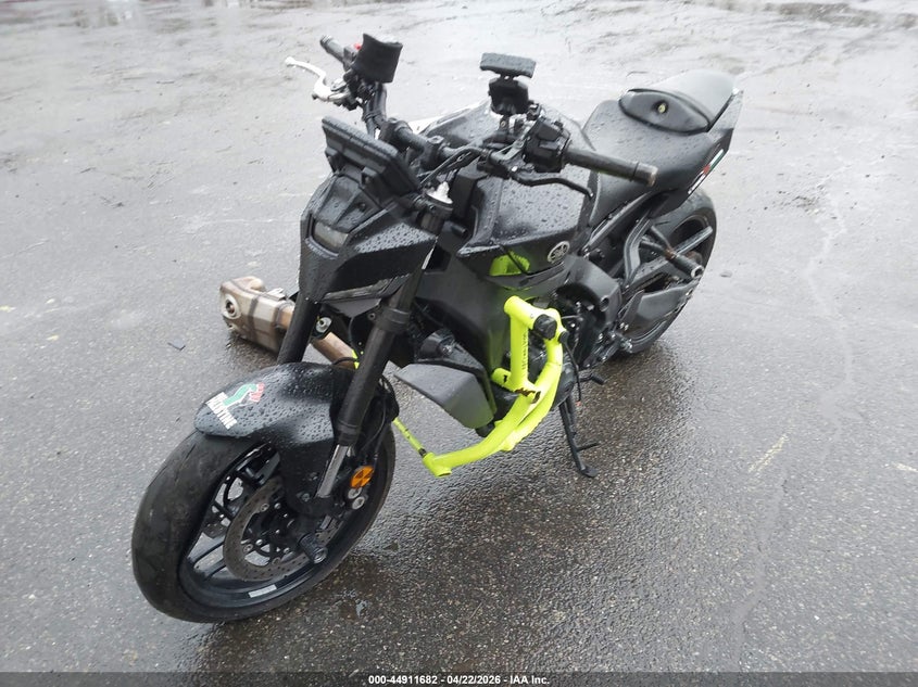 2024 Yamaha Mt VIN JYARN94E9RA002030 IAAI salvage auction — LEFT & RIGHT, Salvage Title, sold $5,800 on 2026-07-07 (photo 2)