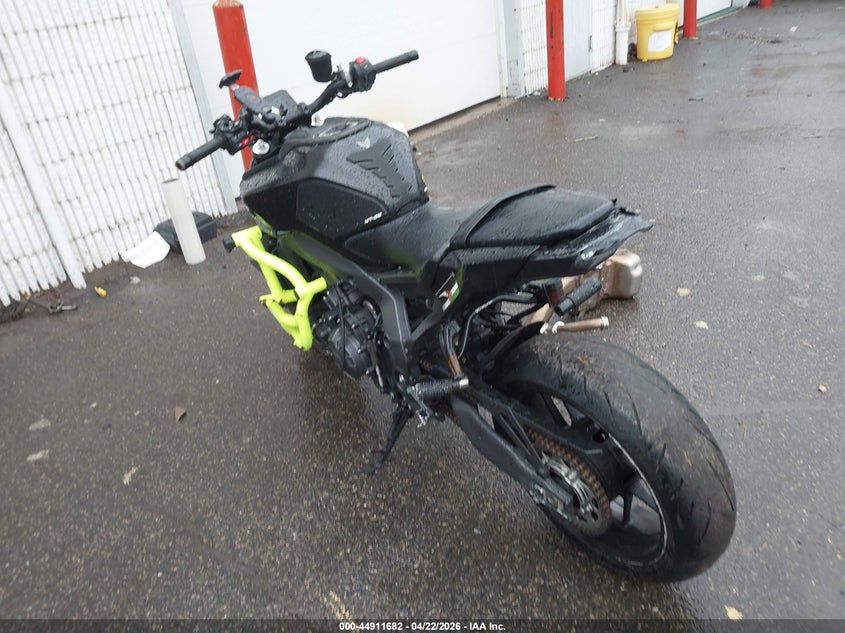 2024 Yamaha Mt VIN JYARN94E9RA002030 IAAI salvage auction — LEFT & RIGHT, Salvage Title, sold $5,800 on 2026-07-07 (photo 3)