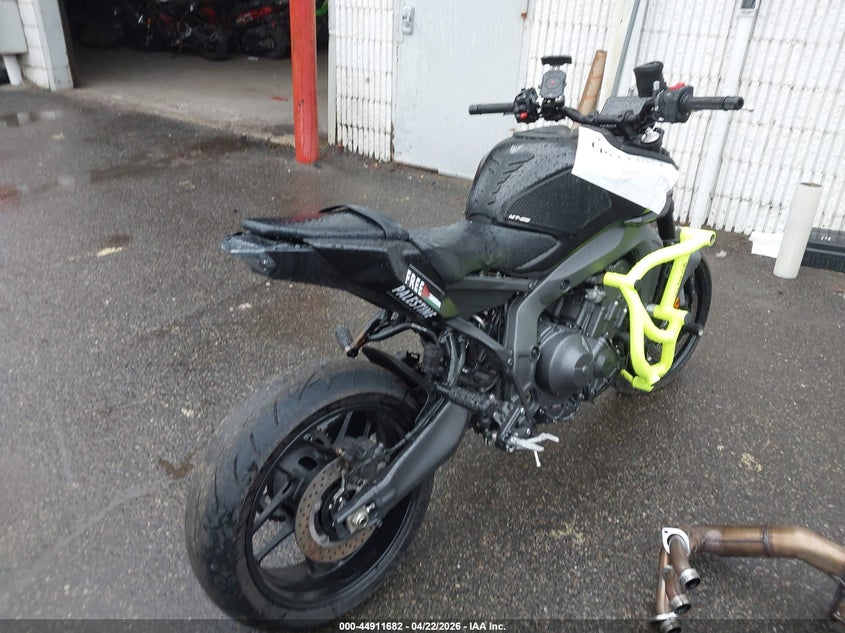 2024 Yamaha Mt VIN JYARN94E9RA002030 IAAI salvage auction — LEFT & RIGHT, Salvage Title, sold $5,800 on 2026-07-07 (photo 4)