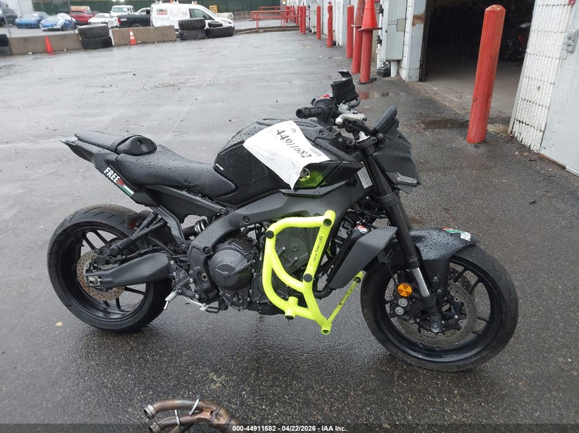 2024 Yamaha Mt VIN JYARN94E9RA002030 IAAI salvage auction — LEFT & RIGHT, Salvage Title, sold $5,800 on 2026-07-07 (photo 8)