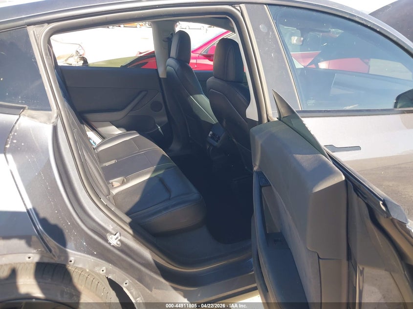 2022 Tesla Model y VIN 7SAYGDEF7NF491794 IAAI salvage auction — REAR END, Salvage Title, sold $9,500 on 2026-08-02 (photo 8)