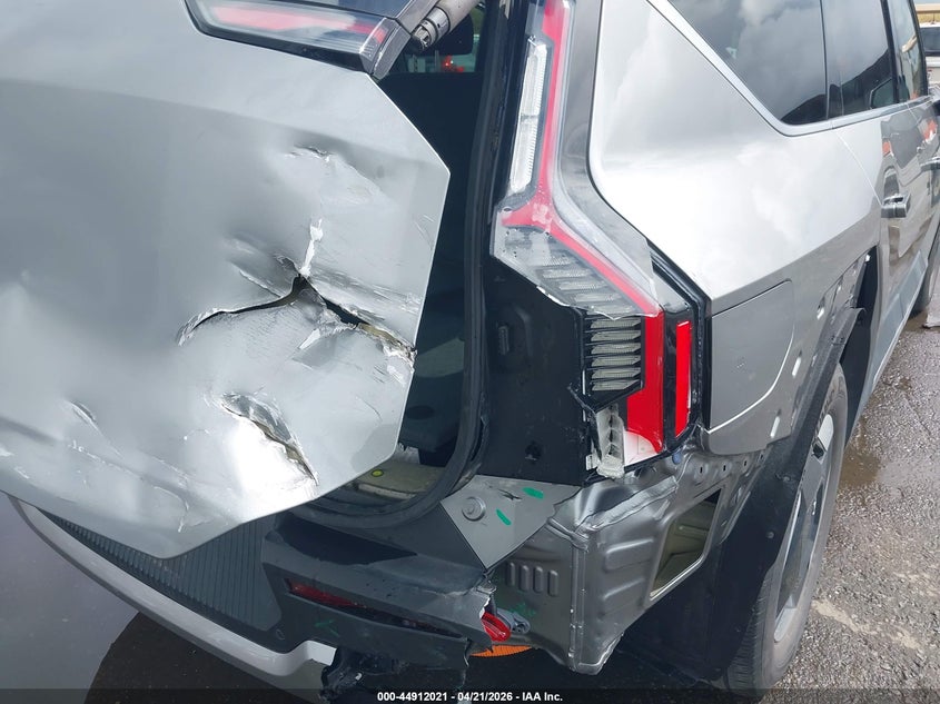 2024 Kia Ev9 VIN KNDAFFS56R6043301 IAAI salvage auction — RIGHT REAR, Salvage Title, sold $16,300 on 2026-07-23 (photo 6)