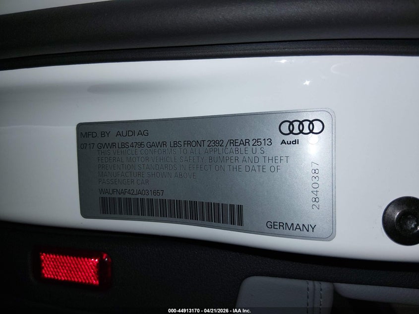 2018 Audi A4 VIN WAUFNAF42JA031657 IAAI salvage auction — RIGHT SIDE, Salvage (Oregon), sold $4,575 on 2026-07-30 (photo 9)