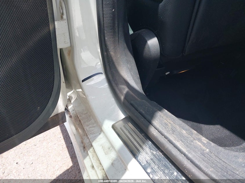 2010 Mercedes-benz E-class VIN WDDHF5GB3AA136890 IAAI salvage auction — WATER/FLOOD, Bill Of Sale (Hawaii), sold $175 on 2026-07-28 (photo 6)