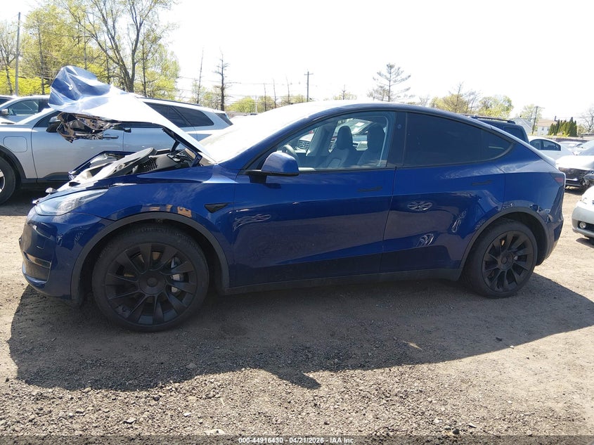 2024 Tesla Model y VIN 7SAYGDEE8RA234136 IAAI salvage auction — FRONT & REAR, Salvage (New Jersey), sold $11,300 on 2026-08-02 (photo 9)