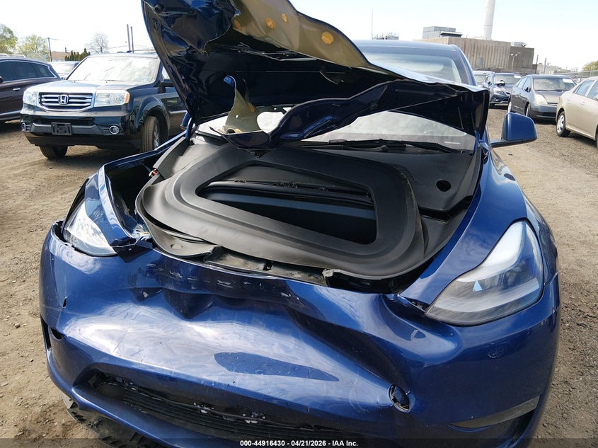 2024 Tesla Model y VIN 7SAYGDEE8RA234136 IAAI salvage auction — FRONT & REAR, Salvage (New Jersey), sold $11,300 on 2026-08-02 (photo 7)