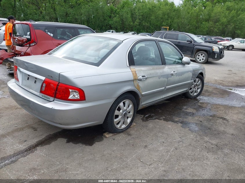 2006 Kia Optima VIN KNAGD128365441383 IAAI salvage auction — LEFT SIDE, Salvage (Missouri), sold $400 on 2026-07-15 (photo 4)