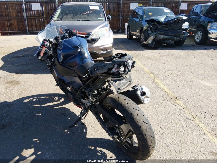 2026 Kawasaki Ninja VIN ML5EXGJ10TDA75826 IAAI salvage auction — FRONT & REAR, Salvage (Colorado), sold $1,100 on 2026-07-08 (photo 3)