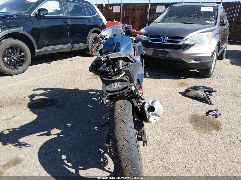 2026 Kawasaki Ninja VIN ML5EXGJ10TDA75826 IAAI salvage auction — FRONT & REAR, Salvage (Colorado), sold $1,100 on 2026-07-08 (photo 6)