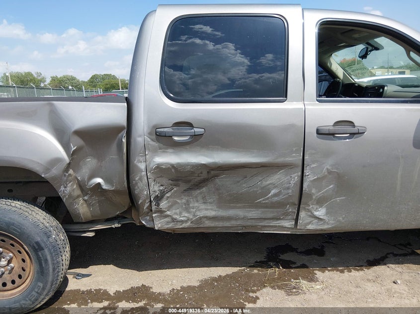 2007 Gmc SIERRA VIN 3GTEC13C87G550500 IAAI salvage auction — RIGHT SIDE, Salvage (Kansas), sold $725 on 2026-08-01 (photo 6)