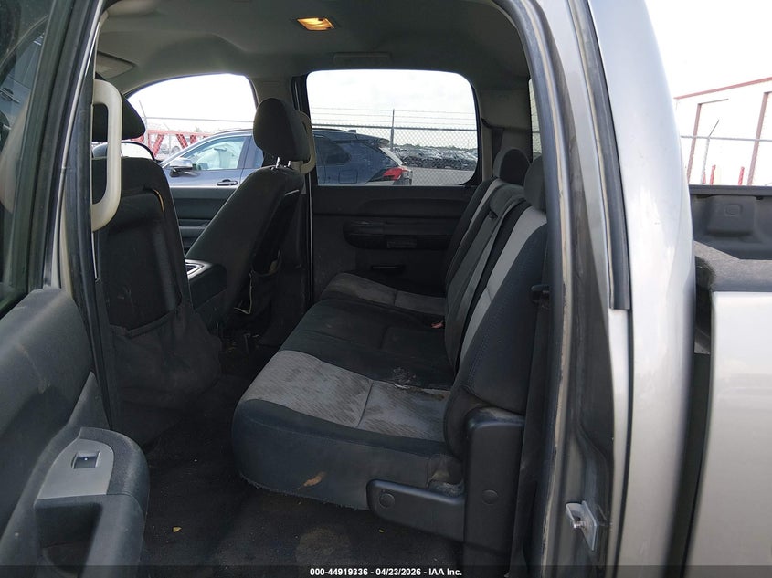 2007 Gmc SIERRA VIN 3GTEC13C87G550500 IAAI salvage auction — RIGHT SIDE, Salvage (Kansas), sold $725 on 2026-08-01 (photo 8)