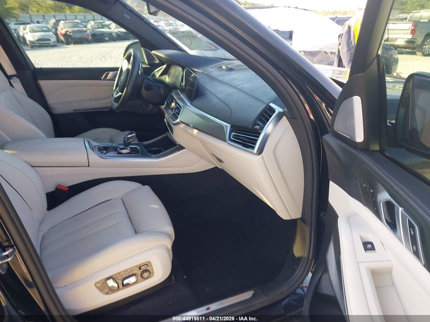 2020 BMW X5 VIN 5UXCR6C09LLL74772 IAAI salvage auction — STORM DAMAGE, Salvage Title, sold $28,550 on 2026-07-16 (photo 5)