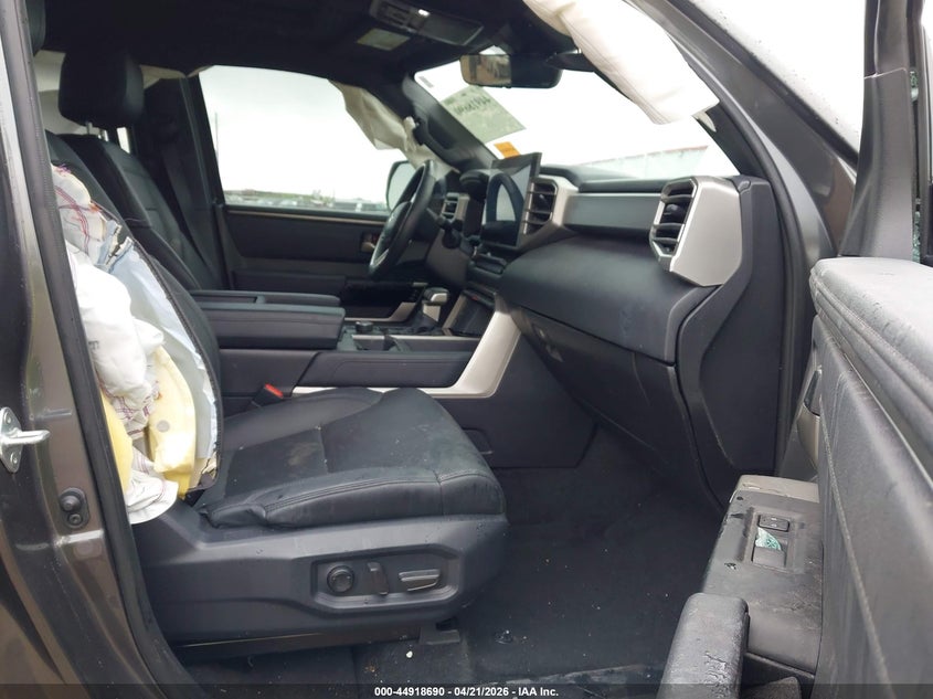 2025 Toyota Tundra VIN 5TFJA5DB8SX281257 IAAI salvage auction — RIGHT SIDE, Salvage (Texas), sold $11,100 on 2026-07-30 (photo 5)