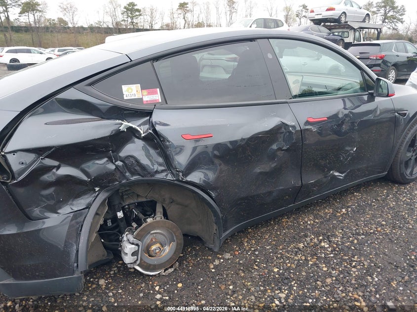 2026 Tesla Model y VIN 7SAYGDEE3TA386686 IAAI salvage auction — RIGHT SIDE, Mv-907A (New York), sold $15,450 on 2026-07-23 (photo 6)