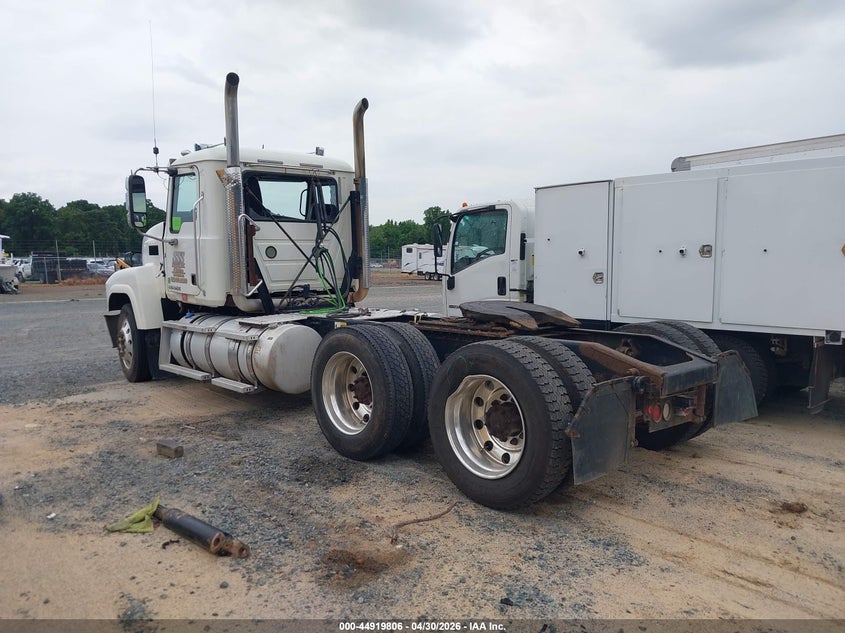 2016 Mack 600 rd600 VIN 1M1AN07Y5GM024749 IAAI salvage auction — ROLLOVER, Salvage (North Carolina), sold $7,300 on 2026-08-12 (photo 3)