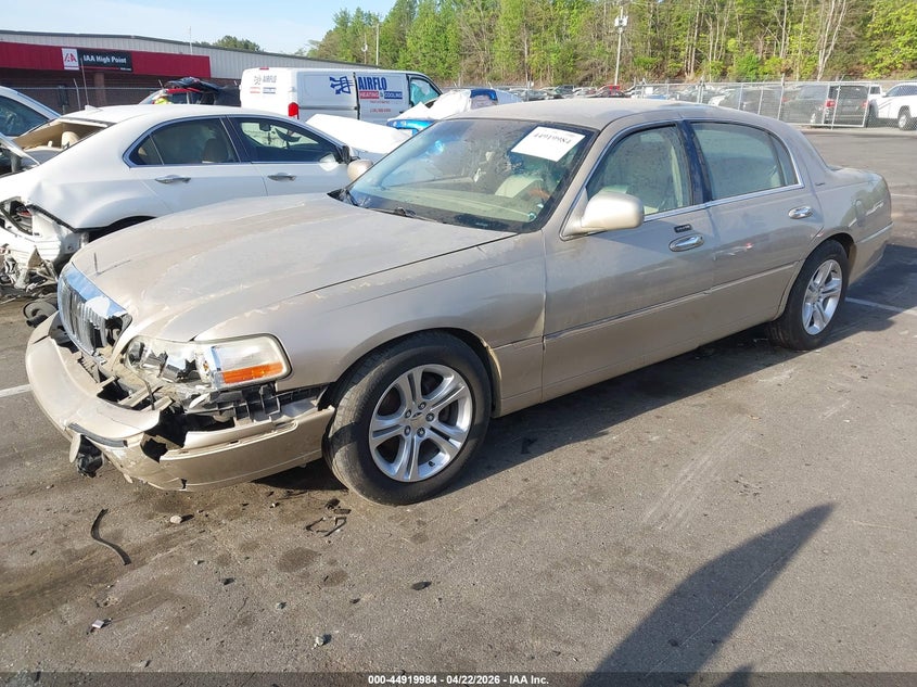 2006 Lincoln TOWN CAR VIN 1LNHM81WX6Y609529 IAAI salvage auction — FRONT END, Salvage (Idaho), sold $600 on 2026-07-09 (photo 2)