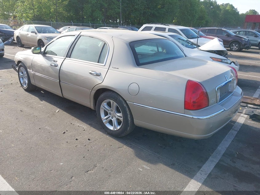 2006 Lincoln TOWN CAR VIN 1LNHM81WX6Y609529 IAAI salvage auction — FRONT END, Salvage (Idaho), sold $600 on 2026-07-09 (photo 3)