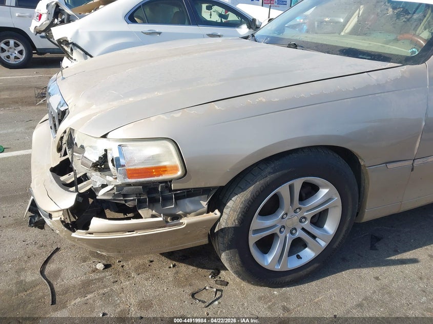 2006 Lincoln TOWN CAR VIN 1LNHM81WX6Y609529 IAAI salvage auction — FRONT END, Salvage (Idaho), sold $600 on 2026-07-09 (photo 6)