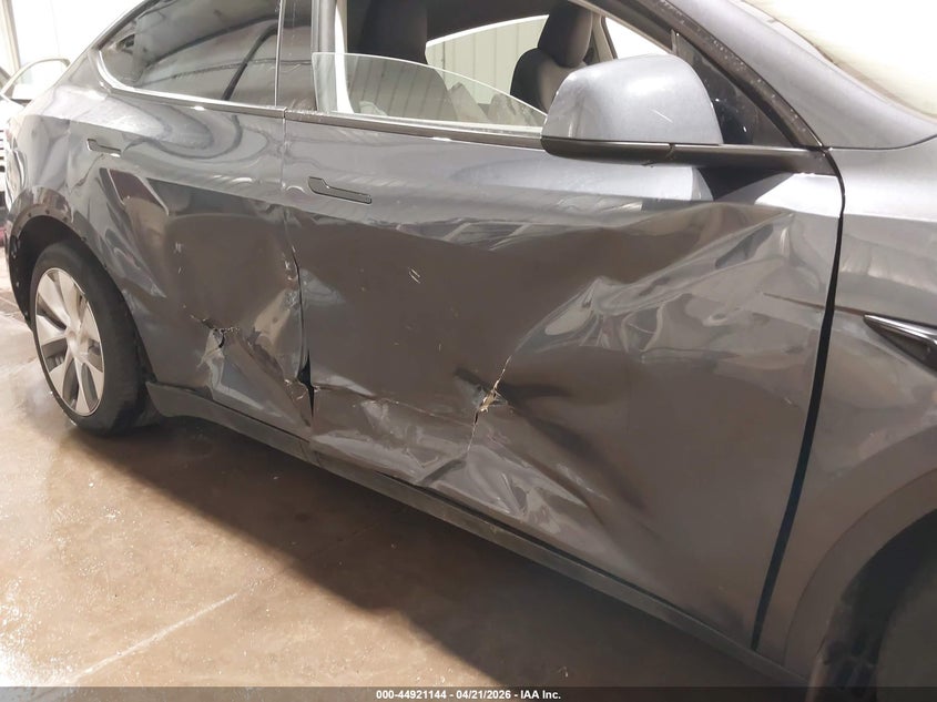 2023 Tesla Model y VIN 7SAYGDEEXPA155869 IAAI salvage auction — RIGHT SIDE, Salvage Title, sold $12,600 on 2026-07-07 (photo 6)