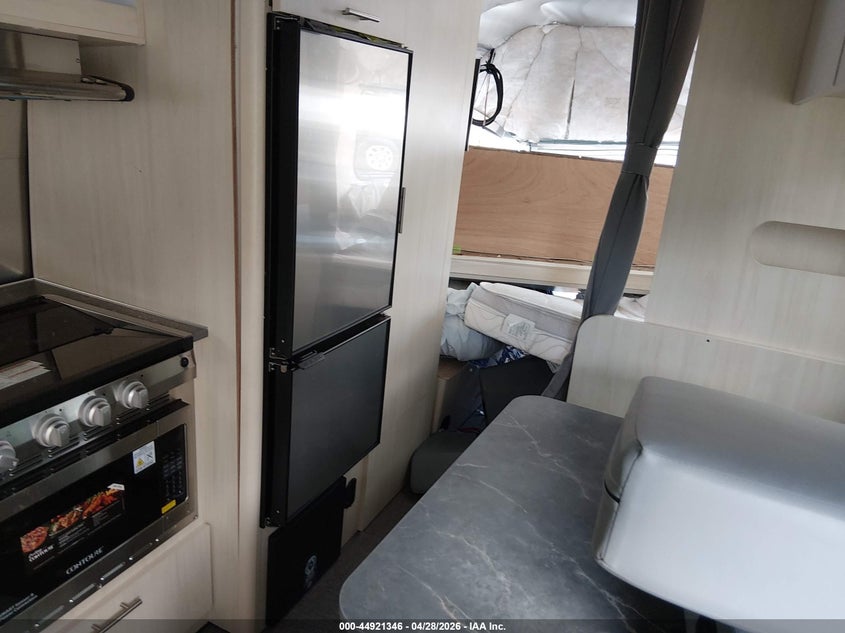 2025 Airstream Other VIN 1STK9AG28SJ574291 IAAI salvage auction — FRONT END, Salvage (Kentucky), sold $9,150 on 2026-07-08 (photo 5)