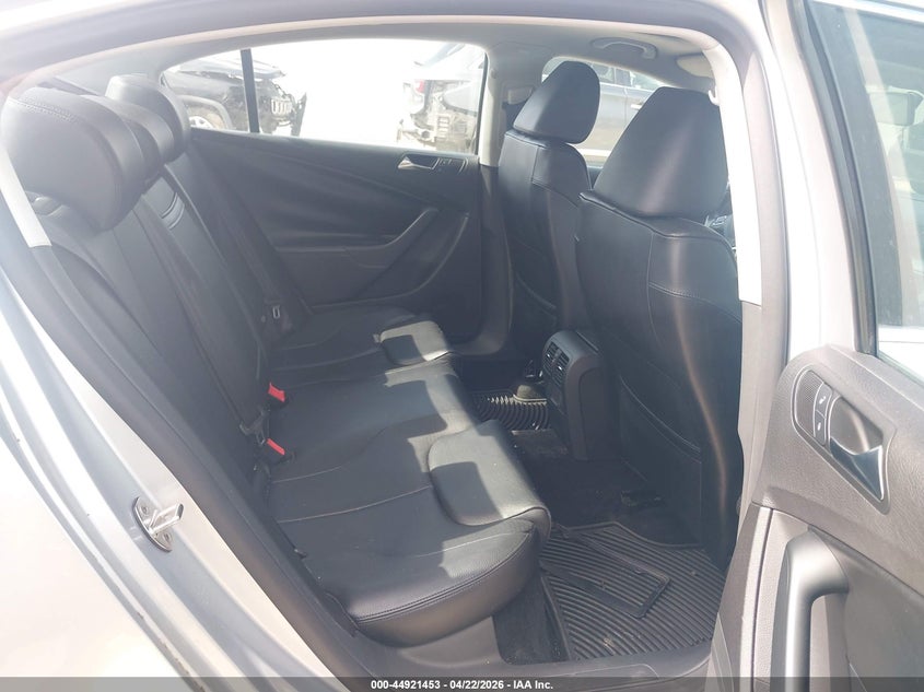 2010 Volkswagen Passat VIN WVWJK7AN7AE135479 IAAI salvage auction — NORMAL WEAR, Original (Texas), sold $225 on 2026-08-08 (photo 8)