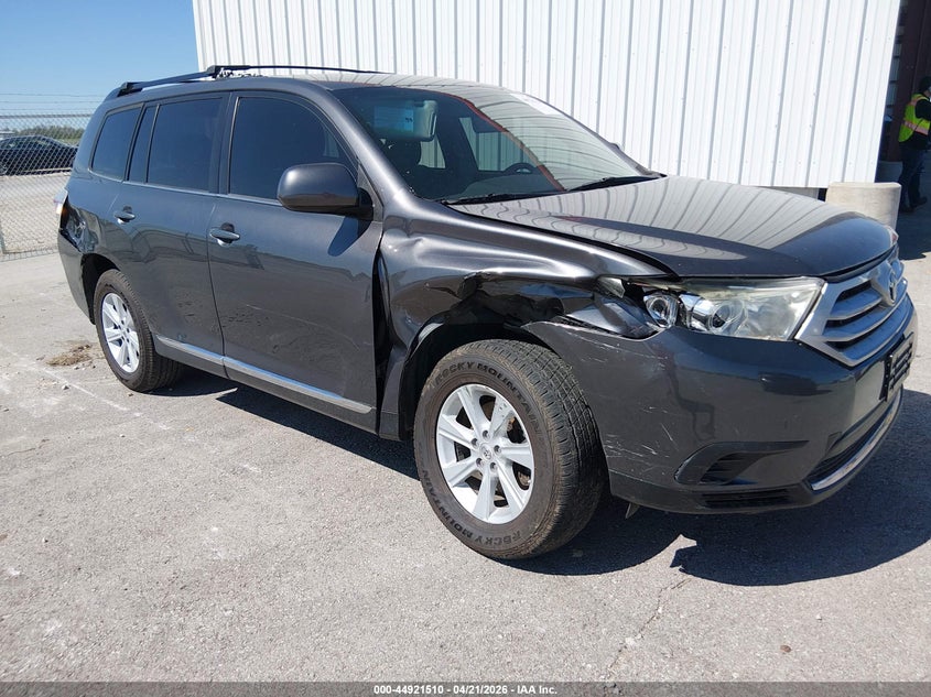 2013 Toyota Highlander VIN 5TDBK3EH2DS179373 IAAI salvage auction — RIGHT SIDE, Salvage (Missouri), sold $3,250 on 2026-07-09 (photo 1)