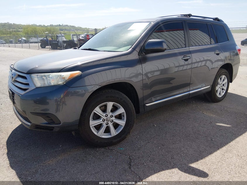 2013 Toyota Highlander VIN 5TDBK3EH2DS179373 IAAI salvage auction — RIGHT SIDE, Salvage (Missouri), sold $3,250 on 2026-07-09 (photo 2)