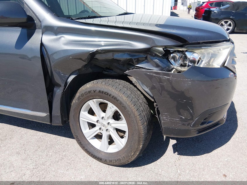2013 Toyota Highlander VIN 5TDBK3EH2DS179373 IAAI salvage auction — RIGHT SIDE, Salvage (Missouri), sold $3,250 on 2026-07-09 (photo 6)