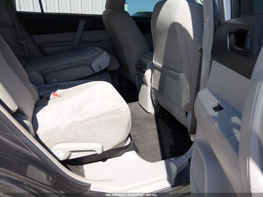 2013 Toyota Highlander VIN 5TDBK3EH2DS179373 IAAI salvage auction — RIGHT SIDE, Salvage (Missouri), sold $3,250 on 2026-07-09 (photo 8)