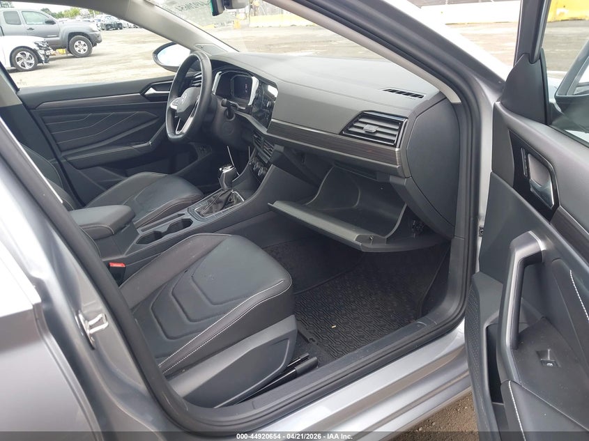 2024 Volkswagen Jetta VIN 3VWGM7BU7RM060019 IAAI salvage auction — REAR END, Salvage Title, sold $10,250 on 2026-07-23 (photo 5)
