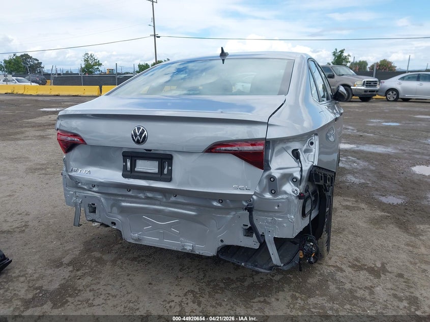 2024 Volkswagen Jetta VIN 3VWGM7BU7RM060019 IAAI salvage auction — REAR END, Salvage Title, sold $10,250 on 2026-07-23 (photo 6)