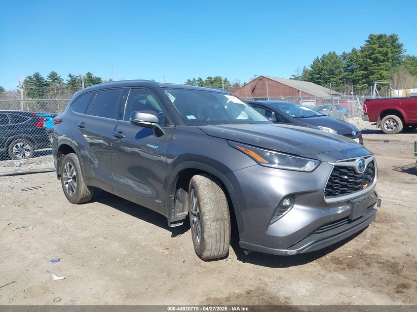 2021 Toyota Highlander VIN 5TDHBRCH0MS067204 IAAI salvage auction — LEFT FRONT, Salvage Title, sold $16,150 on 2026-07-17 (photo 1)