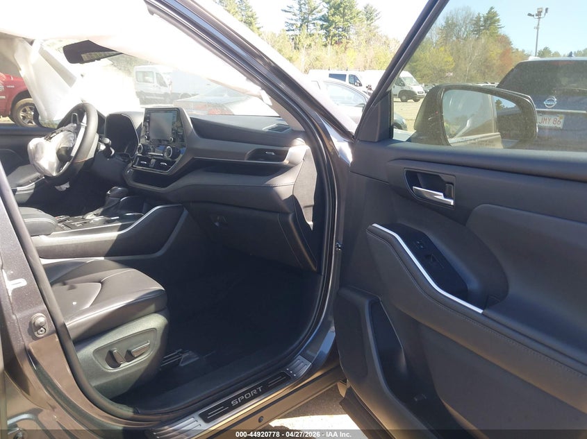 2021 Toyota Highlander VIN 5TDHBRCH0MS067204 IAAI salvage auction — LEFT FRONT, Salvage Title, sold $16,150 on 2026-07-17 (photo 5)