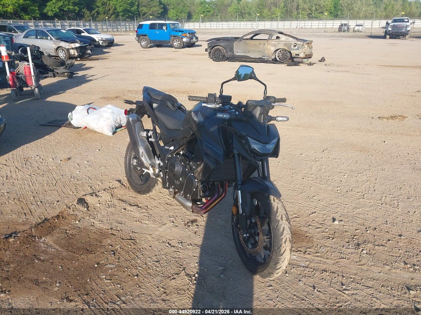 2025 Honda Cb VIN JH2RH240XSK001452 IAAI salvage auction — SIDE, Salvage Title, sold $2,850 on 2026-07-07 (photo 1)