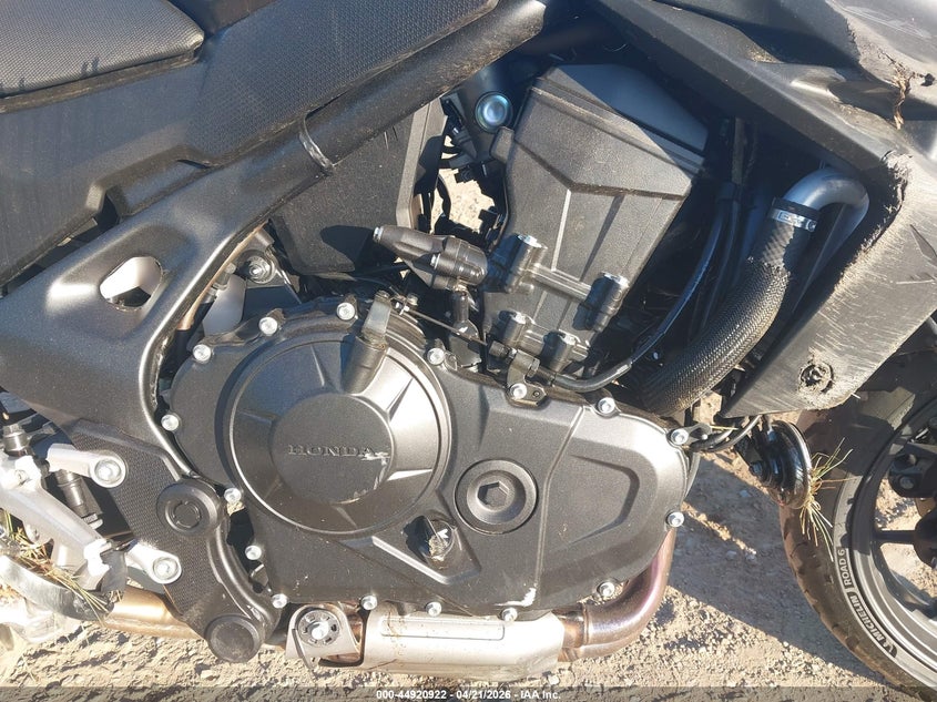 2025 Honda Cb VIN JH2RH240XSK001452 IAAI salvage auction — SIDE, Salvage Title, sold $2,850 on 2026-07-07 (photo 8)