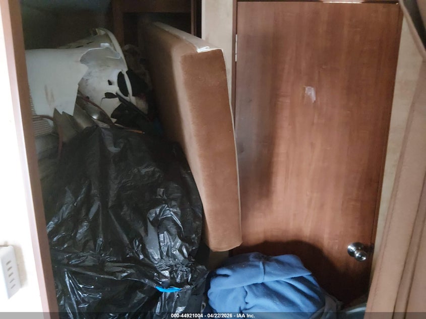 2012 Jayco Jay flight VIN 1UJBJ0BN3C77B0080 IAAI salvage auction — THEFT, Salvage (California), sold $1,250 on 2026-09-23 (photo 8)