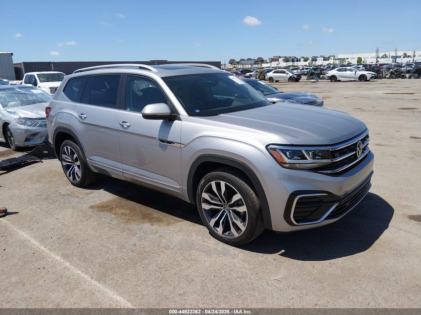 2021 Volkswagen Atlas VIN 1V2SR2CA2MC572785 IAAI salvage auction — REAR END, Salvage Title, sold $8,000 on 2026-07-10 (photo 1)