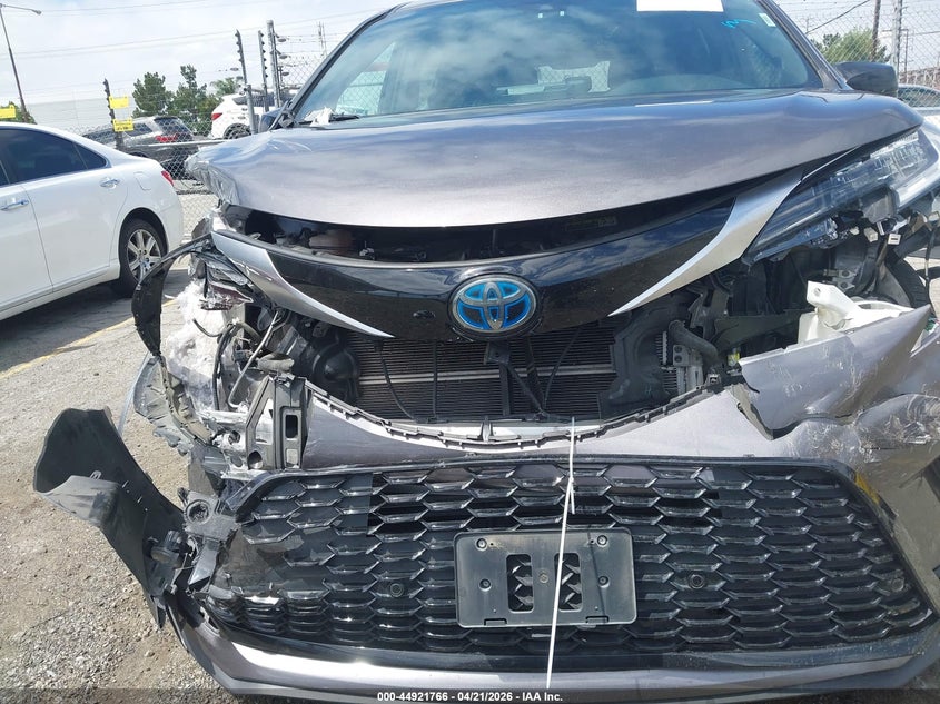 2021 Toyota Sienna VIN 5TDDRKEC6MS014039 IAAI salvage auction — FRONT END, Salvage (California), sold $14,500 on 2026-07-07 (photo 6)