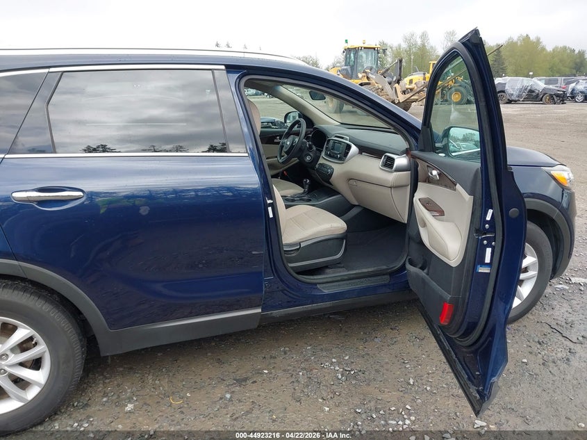 2017 Kia Sorento VIN 5XYPGDA55HG334123 IAAI salvage auction — REAR END, Bill Of Sale (Washington), sold $2,200 on 2026-07-24 (photo 5)